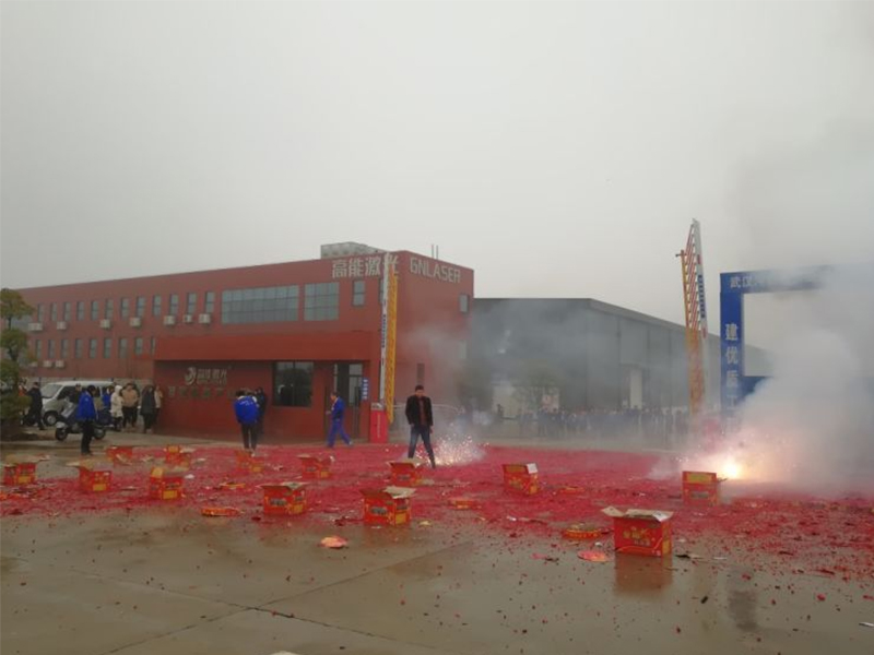 一路凱歌，讓歷史見(jiàn)證新年開(kāi)門(mén)紅