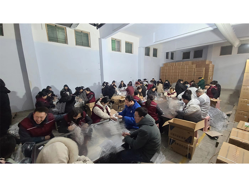 響應號召 行管人員積極參與勞動(dòng)