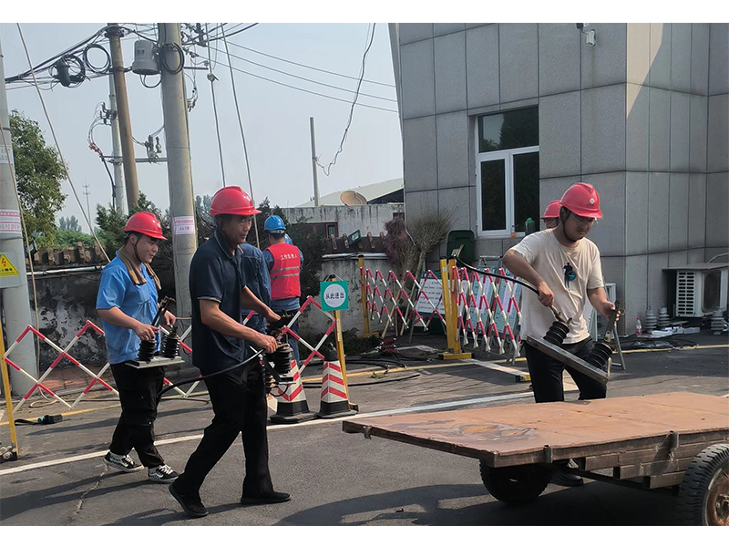 致敬：冒著(zhù)高溫高濕天氣， 加班加點(diǎn)仍堅持崗位工作的員工