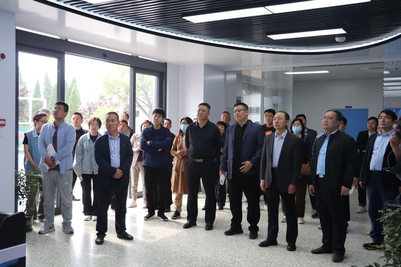 乘風(fēng)破浪正當時(shí)，揮楫擊流為明天